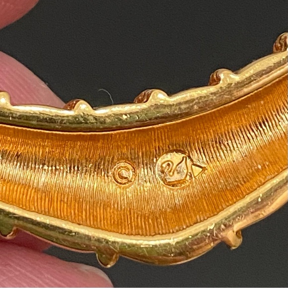 Vintage 70’s SWAROVSKI Swan Signed Gold-tone Slope V Bar Pendant Necklace 17g - Picture 11 of 15